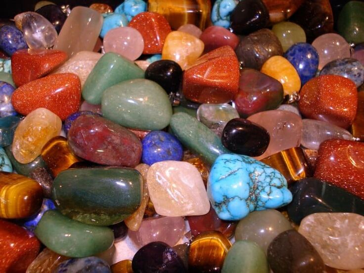 colored stones as amulets of good luck