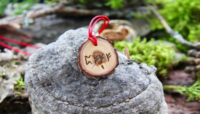 runic amulet to attract money